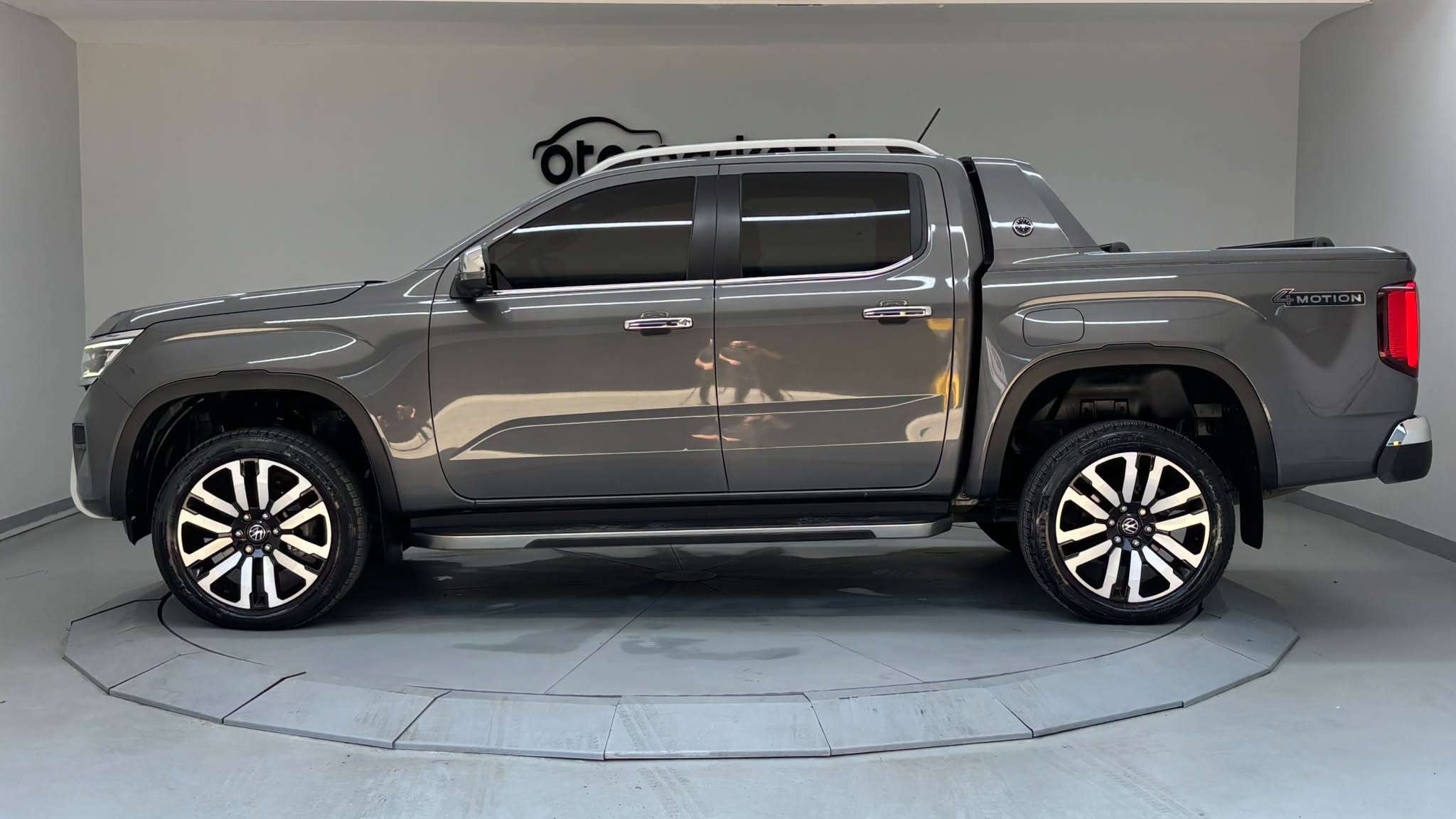 VOLKSWAGEN AMAROK 9